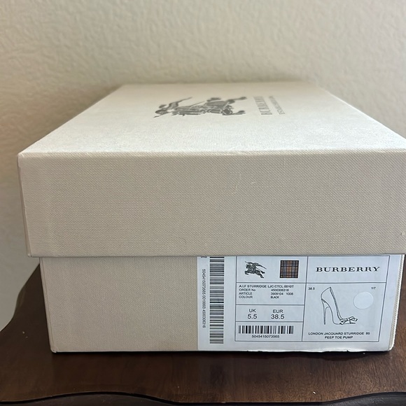 Burberry London Jacquard Sturridge 85 Peep Toe Pump - Picture 9 of 10